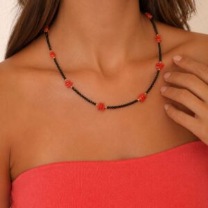 Collana Zirconi Neri e Corallo Naturale dal Design Minimal