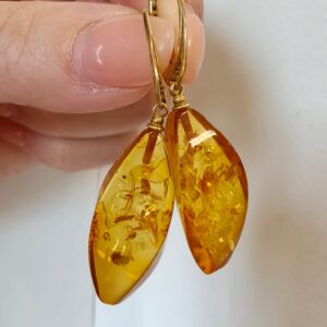 Orecchini Ambra Baltica Miele – Luce Naturale e Raffinata