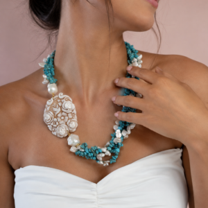 Collana Turchese e Perle con Cammeo Sardonico Inciso a Mano