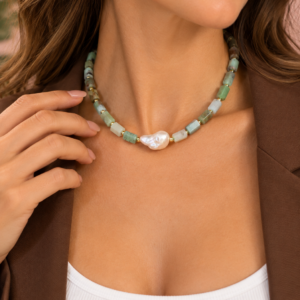 Collana Girocollo in Crisoprasio e Perla – Eleganza Naturale